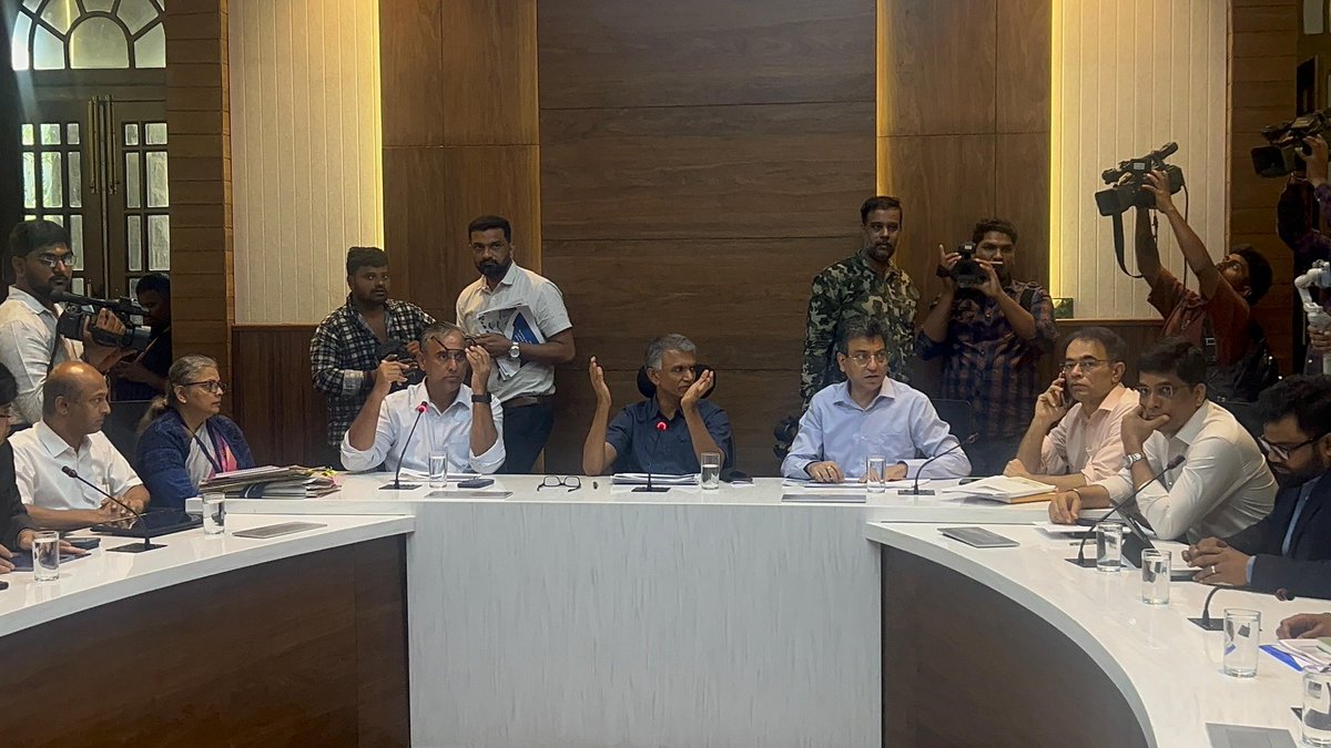 ChristinMP_'s tweet photo. After formally taking charge as Bengaluru Development Minister, @krishnabgowda convened a meeting of senior officials from Greater Bengaluru Area on June 16 to review the city's major challenges & discuss measures to address them.

Gowda, who was sworn in as a minister on June 3, was unhappy & initially refused to take charge after CM @DKShivakumar retained control of BDA & BMRDA.