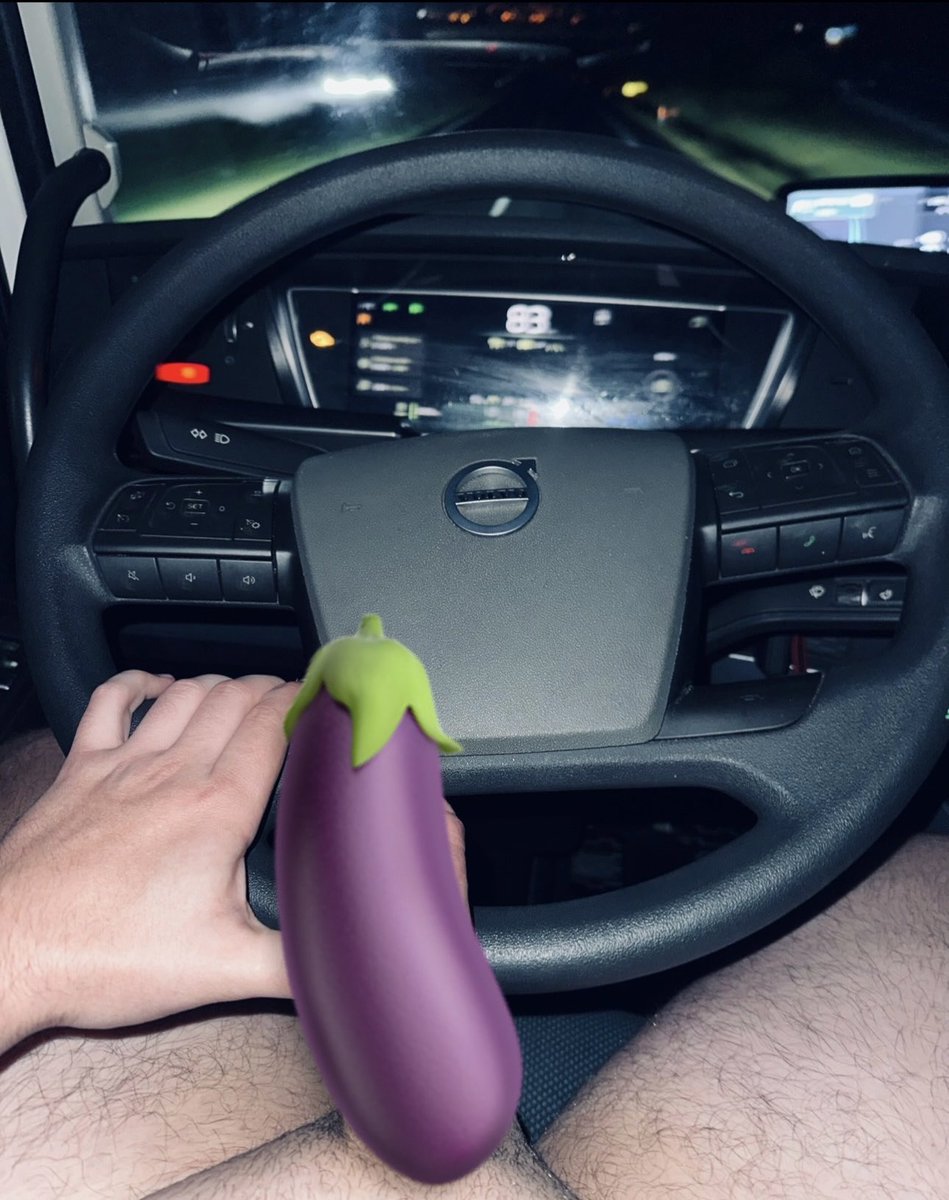 MagnusRexTop's tweet photo. Nocne jazdy z pałą na kierownicy i pustymi autostradami… 🔥🚛 młodego kierowcy 😛 
Kto chce dołączyć? Szmaty: RT + ❤️ + „jestem szmatą” = foto w DM 📥

#GayTrucker #NSFW #Trucker  #GayPoland #PolskiGej #GayPolska #Geje #PolishGay https://t.co/WnypEMwEu9