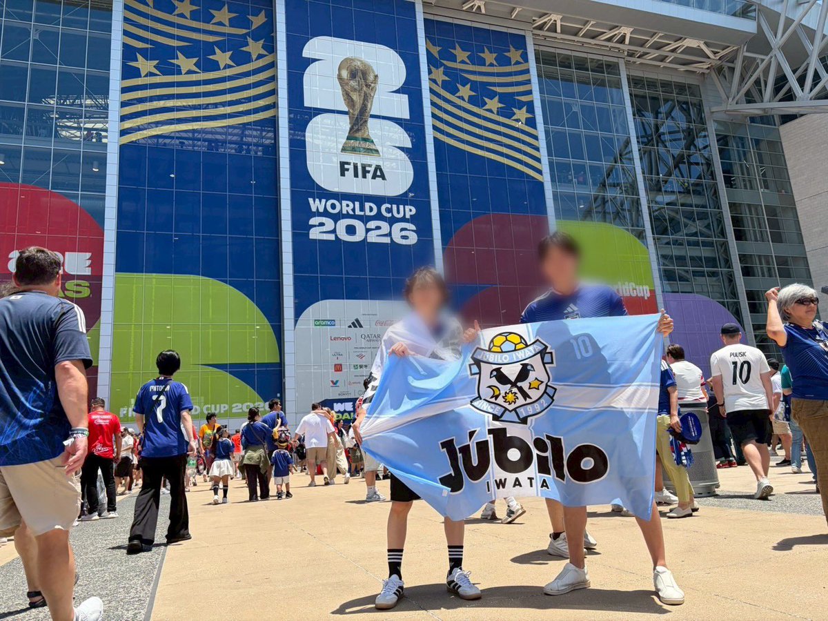 979902_Jubilo's tweet photo. 人生初W杯！

日本を背負って戦う全ての人たちがかっこよくて、終始感動でことある事に涙

周りのアメリカ人やオランダ人でさえも一緒にチャントを歌ってくれて、讃えてくれて、他の大会では絶対に味わえない経験でした

声掛けて頂いた磐田サポーターさんありがとうございました

残りは日本から🔥 https://t.co/WrswWuqESO