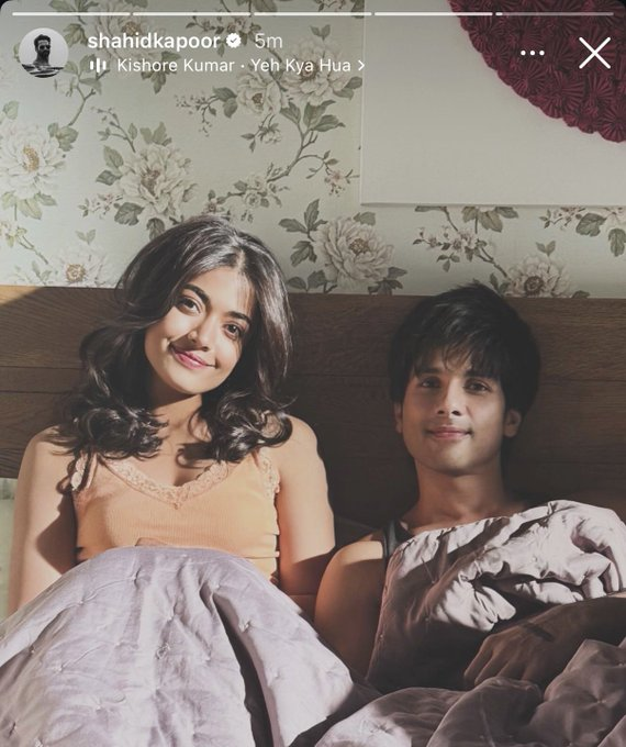 Armaan_Kumar02's tweet photo. Cocktail 2 
#ShahidKapoor shares a cute picture with co-star #RashmikaMandanna 💛 https://t.co/U7N4aHB9Ib