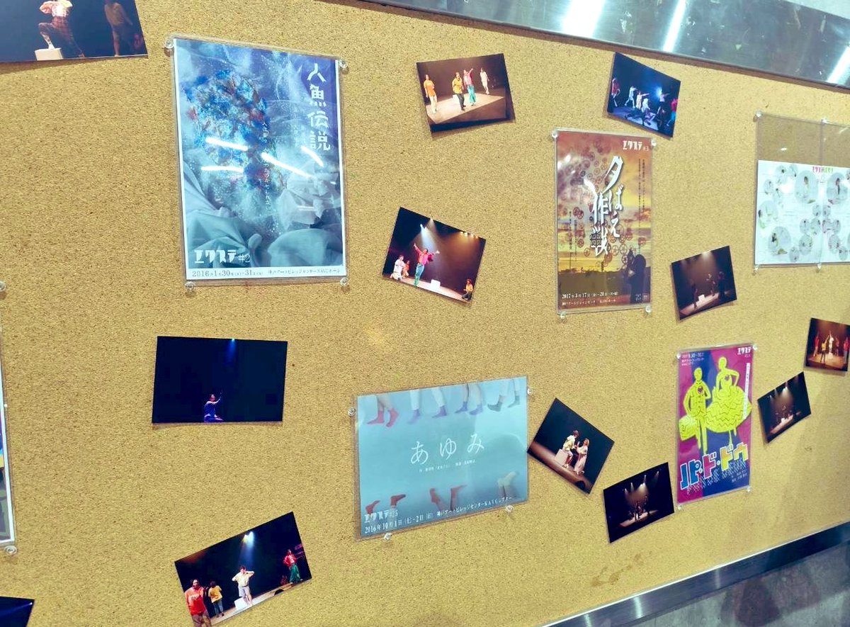 otsuka_0128's tweet photo. お客様には、
満席という最高の景色を頂戴する。
出演者には、
青春パワーを頂戴する。
歴々の仲間達には、
力強い支えを頂戴する。
感謝の言葉しかございません。
幸せな時間でした！
おかげで、
まだまだ生きて行けそうです。
皆さん、
ありがとうございました！

一個の箱を巡る冒険。
見事に閉幕！ https://t.co/NpkL7sh4Wf