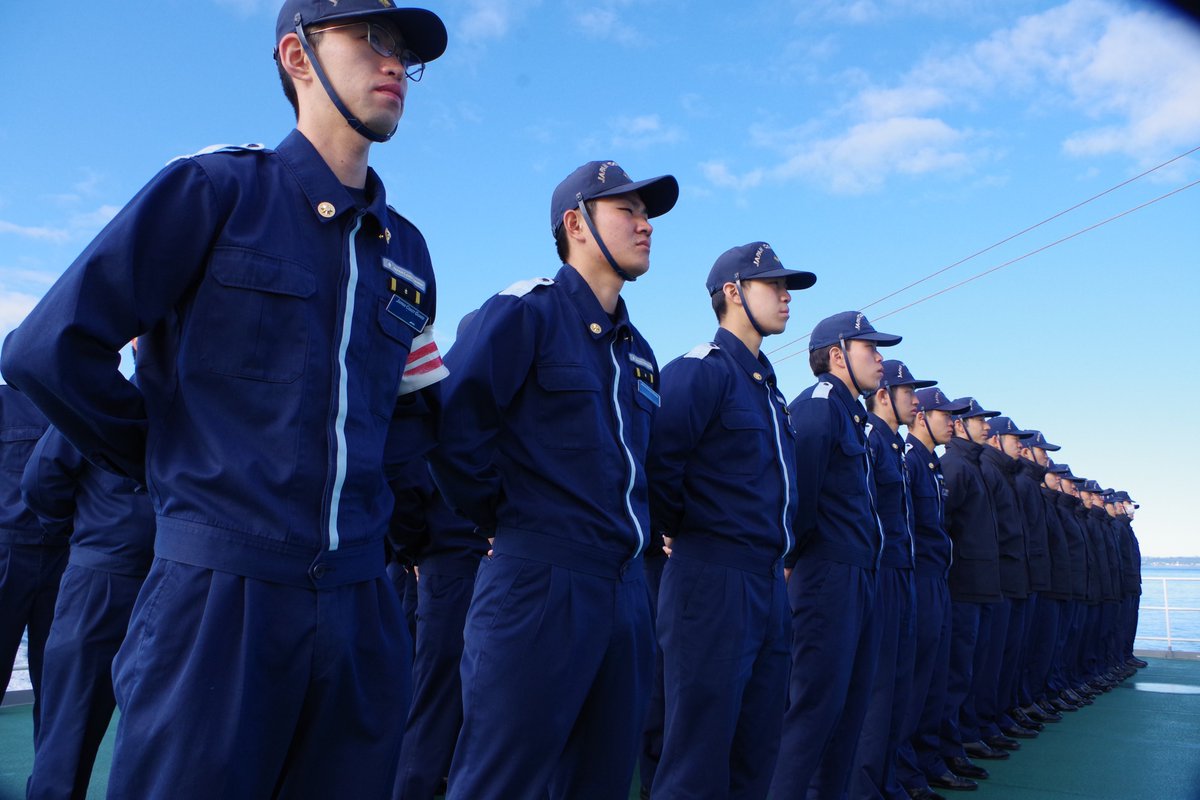 JCG_academy's tweet photo. 【練習船いつくしま遠洋航海⑯】
CCGA（Canadian Coast Guard Academy）学生の #乗船式 を実施しました！
今回乗船した４人は、ビクトリアからホノルルまでの約１カ月間、いつくしまで実習生たちと生活を共にします！
#海上保安大学校 #乗船実習 https://t.co/lRMikHkggV