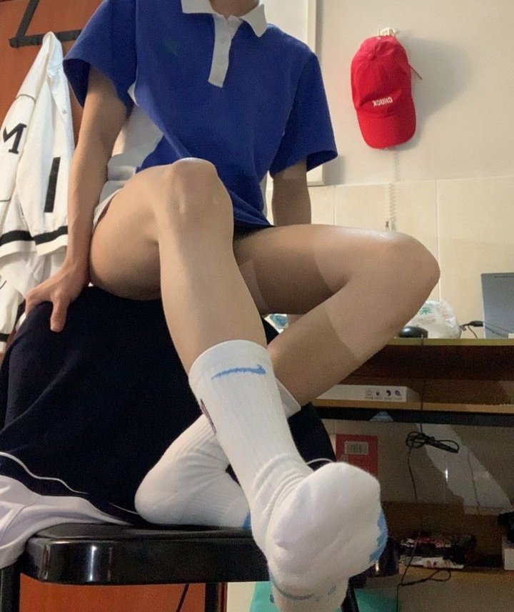 WMM2006's tweet photo. 喵喵，#白袜 #校服 https://t.co/ixLsPhWaj7