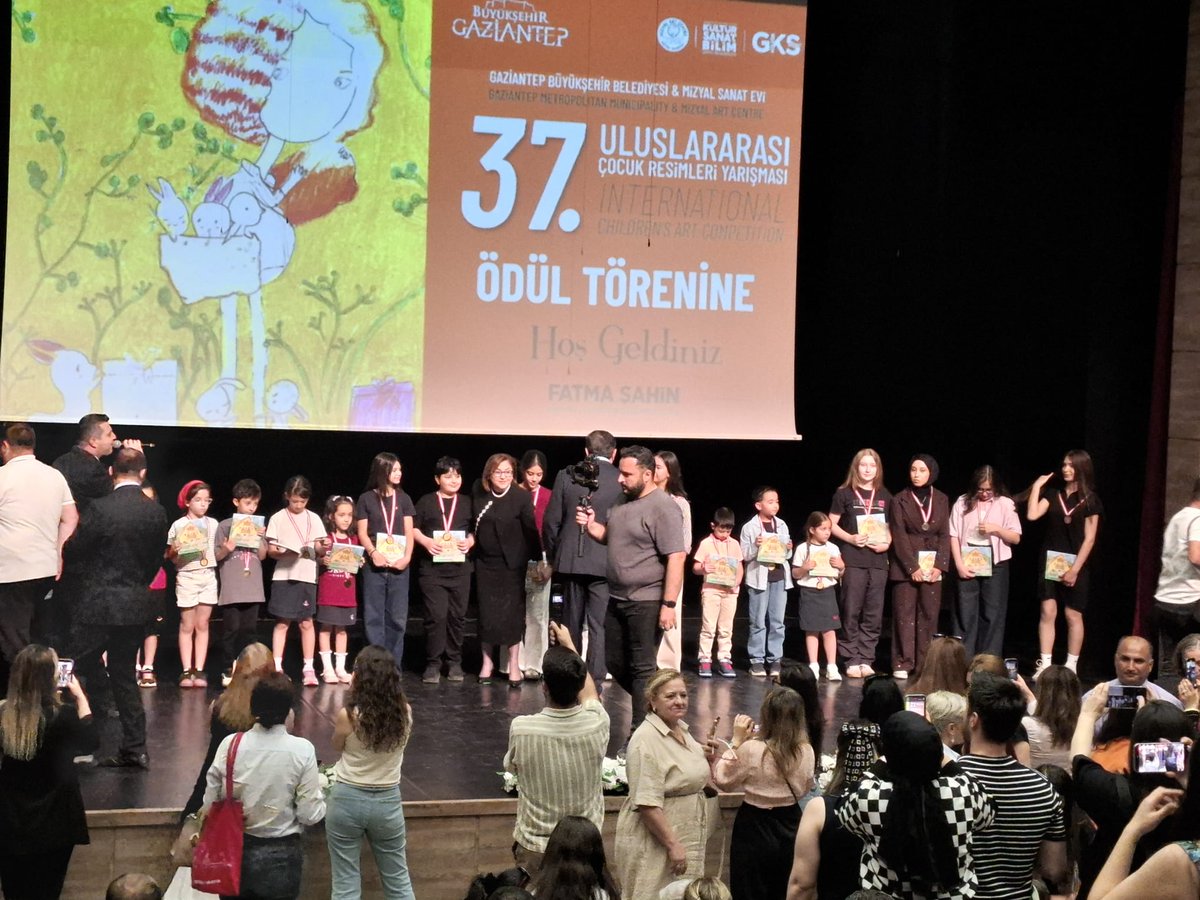 GkvKurumsal's tweet photo. GAZİANTEP KOLEJ VAKFI ÖZEL OKULLARI 62. YILINDA
Gaziantep Büyükşehir Belediyesi ve Mizyal sanatevinin düzenlediği 37. Uluslararası resim yarışmasında anaokulu öğrencilerimiz üstün başarı elde etmiştir. https://t.co/wZ5NOSt6a3