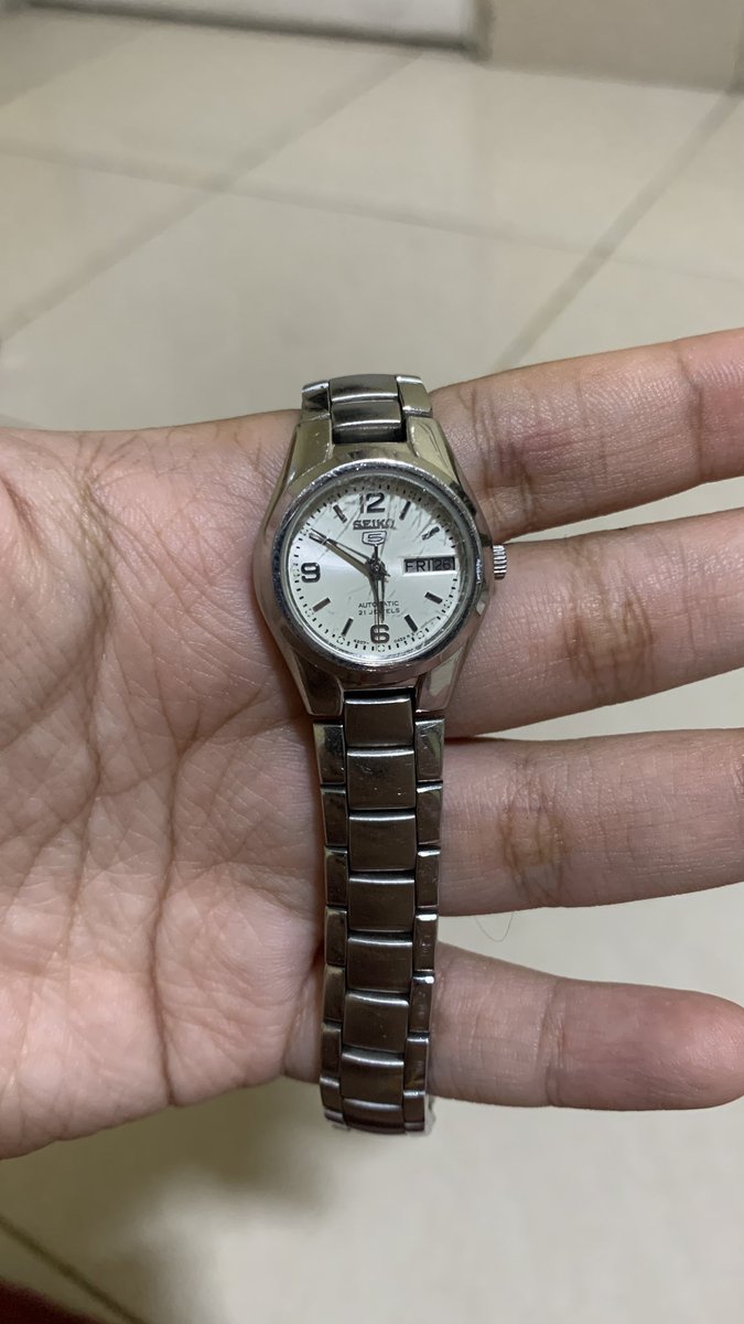 widdisleaf's tweet photo. #wts #wtb bantu jual jam tanganku dong seiko 5 automatic 21 diameter kecil
Plisss urgent bgt karna Butuh 
Konfisinya kaca lumayan baret karna sering jatuh sisanya aman
Plisss helppp, lokasi di jakpus benhil https://t.co/I3cFcESAWW