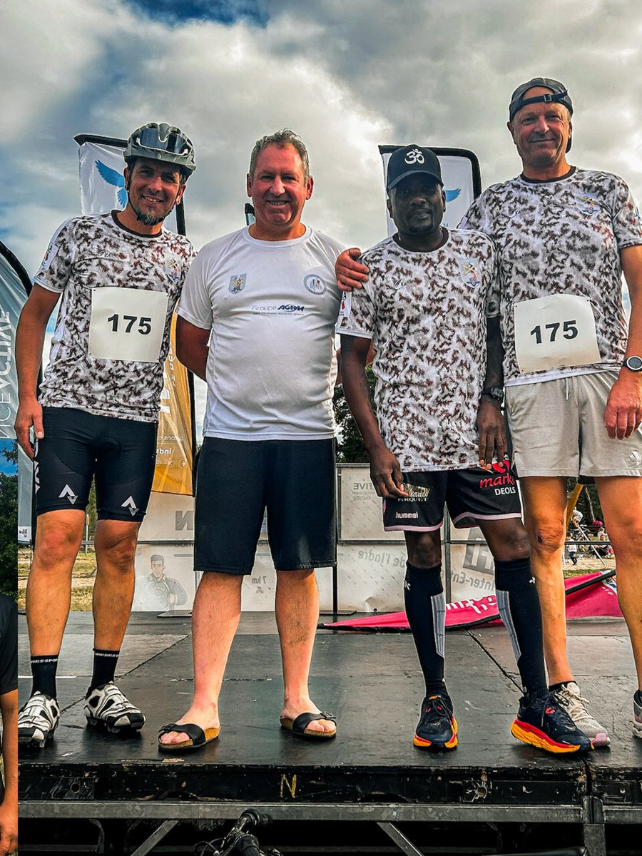 12eBSMAT's tweet photo. 💪 Défi interentreprises de Châteauroux

La 12e BSMAT a engagé 4 équipes sur les différentes épreuves, illustrant cohésion, engagement et dépassement de soi. 🏃‍♂️🔥

🏆 Mention spéciale avec le trophée de la structure ayant « le plus la banane » 🍌

#12eBSMAT #DéfiInterEntreprises https://t.co/m4K5rBA40l