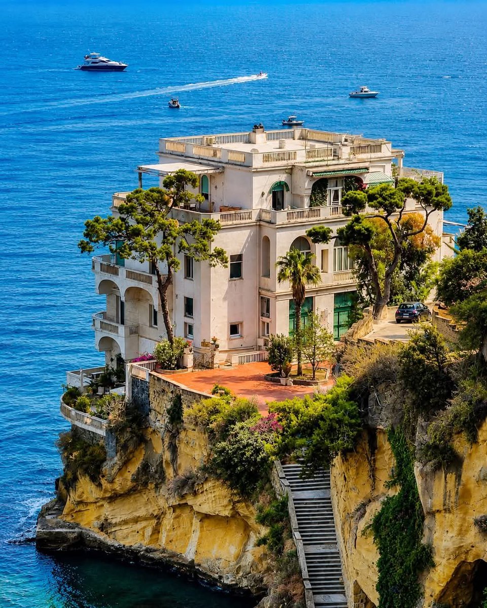 Earth38102's tweet photo. Capri, Italy 🇮🇹 https://t.co/UpAYp7UGOO