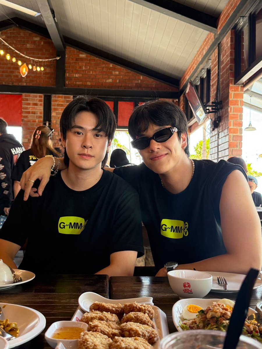 L_NNN_7's tweet photo. Nadaoシャツからお揃いGMMシャツへ https://t.co/bTgJ0rGIEg