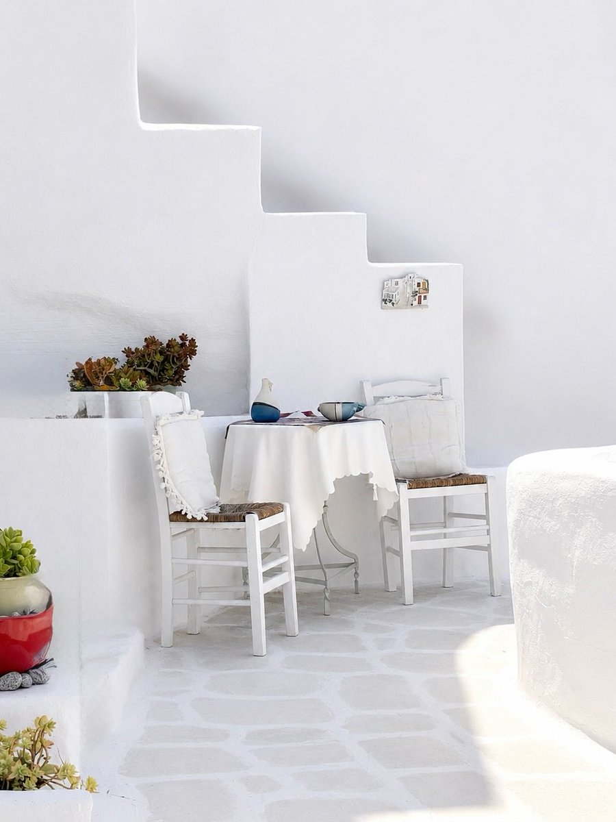 GreekPictures's tweet photo. The whitewashed architecture of #Tinos is among the island's most iconic features. Built to reflect the Aegean sun and shaped by centuries of Cycladic tradition, these bright walls, stone paths, and simple forms create the timeless beauty of the Greek islands. 🇬🇷
📷 mara.vlachou https://t.co/YNNdrfDWi4