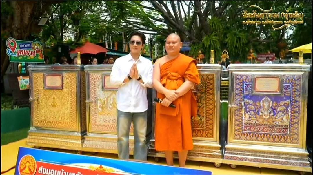 luckyy2718's tweet photo. เอ็นดูท่านพระอาจารย์เดินจูงมือน้อง และความน่ารัก อ่อนน้อมของธนดลกับท่านพลตำรวจเอกสุรเชษฐ์ หักพาล อดีตรองผบตร. คนดัง เลยนะนั่น อนุโมทนาสาธุในบุญนะคับ🙏😊💛
#นุ๊กธนดล
#NookThanadon https://t.co/jDZx3rvUl6