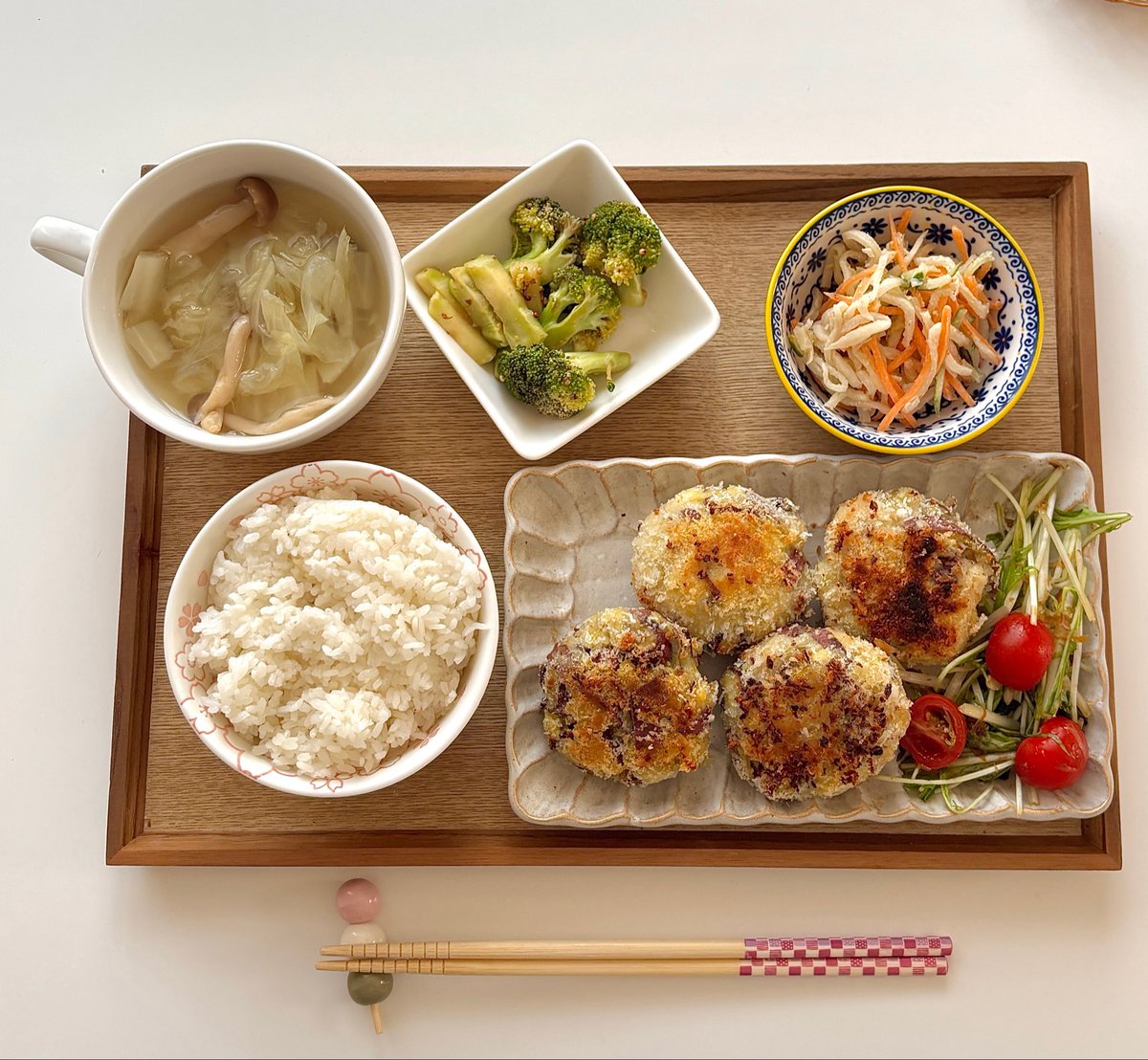 kabocha_to_oreo's tweet photo. いつ食べても美味しい
さつまいもコロッケのお昼ごはん🍠
モリモリ食べて力をつけたので夜勤に行ってきます https://t.co/H8TcuKktN7