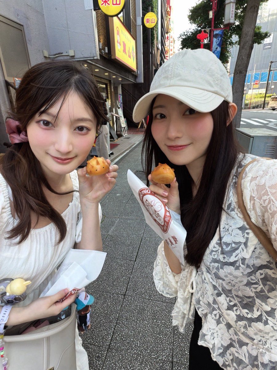 neo_inoue_'s tweet photo. #青山なぎさ ちゃんと中華街に遊びに行ってきました〜🐼🥟
美味しいものをたくさん食べて、いっぱい笑って、楽しい1日でした♡

そして、ラブライブ！フェスでまた一緒に共演できるのも本当に嬉しい🥳
今から楽しみでわくわくしています〜！ https://t.co/xSHWV54oiX