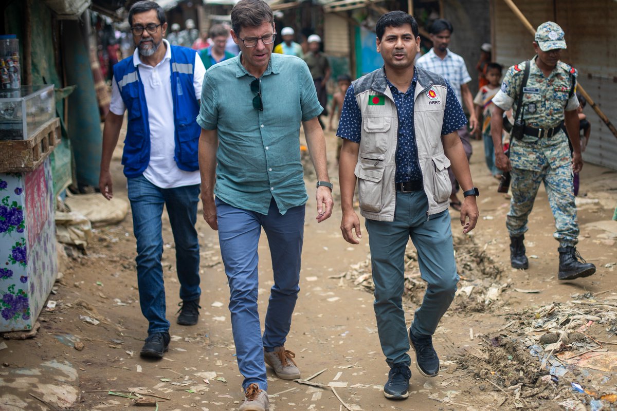 UNDP_BD's tweet photo. H.E. @NorwayAmbBD 🇳🇴 visited @UNDP’s Nature-Based Solutions and landslide early warning initiatives in Cox’s Bazar, witnessing firsthand how vulnerable communities are building resilience to landslides and other climate-induced hazards. We are grateful to the Gov of Norway for its generous support in advancing climate resilience and protecting lives and livelihoods.