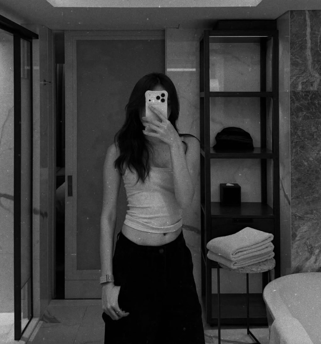 _alifyou7's tweet photo. mirror🐰🤍🫶🏻

˚౨ৎ #CharlottexOandB  #OandBxCharlotteInKorea 
#ชาล็อตออสติน #CharlotteAustin ˎˊ˗ https://t.co/ewoyJj9wrg