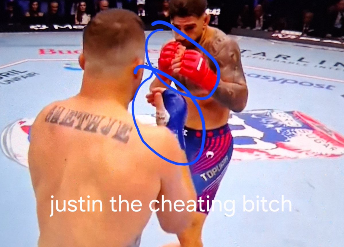 XPremiummm's tweet photo. Justin had something in his gloves against Ilia Topuria, Likely plaster or something. Something hard. Something that will make your punch harder and more effective Similar to Margerito. Look at the glove size difference. Look at the damage on Ilias face. 

#ufc250freedom #Topuria https://t.co/BGINnJOXKv