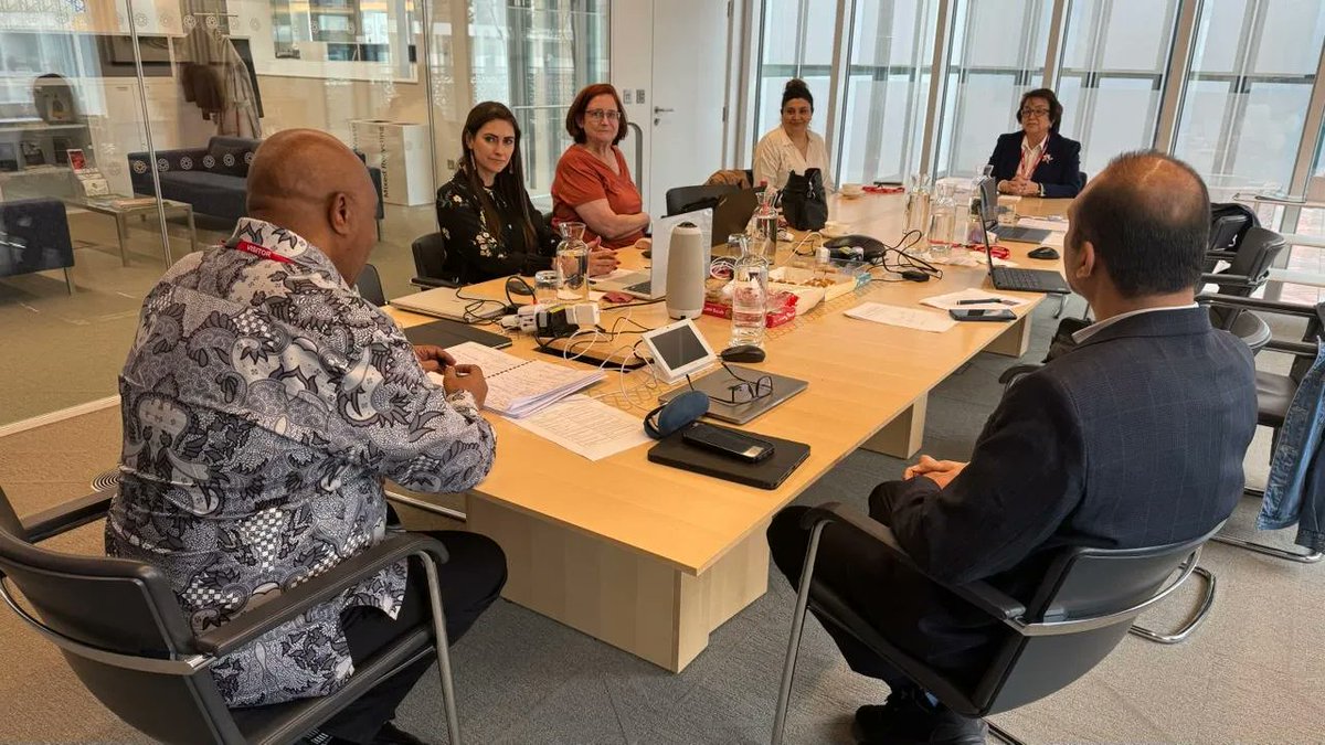 stateexamcenter's tweet photo. DİM-in İdarə Heyətinin sədri M.Abbaszadə Təhsildə Qiymətləndirmə üzrə Beynəlxalq Assosiasiyanın nümayəndələri ilə görüşüb.

Ətraflı: https://t.co/RXDvqs21zg https://t.co/2DADmASDk7