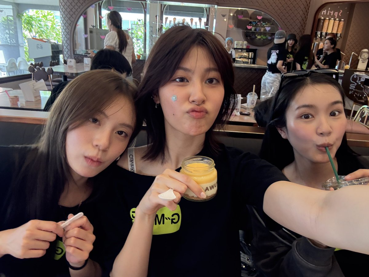 itspahnthitta's tweet photo. หารเท่าเรากินครึ่ง ขอบคุณที่ตามใจคับพี่ #GMMTVOuting2026 https://t.co/ikFvQfxcqT