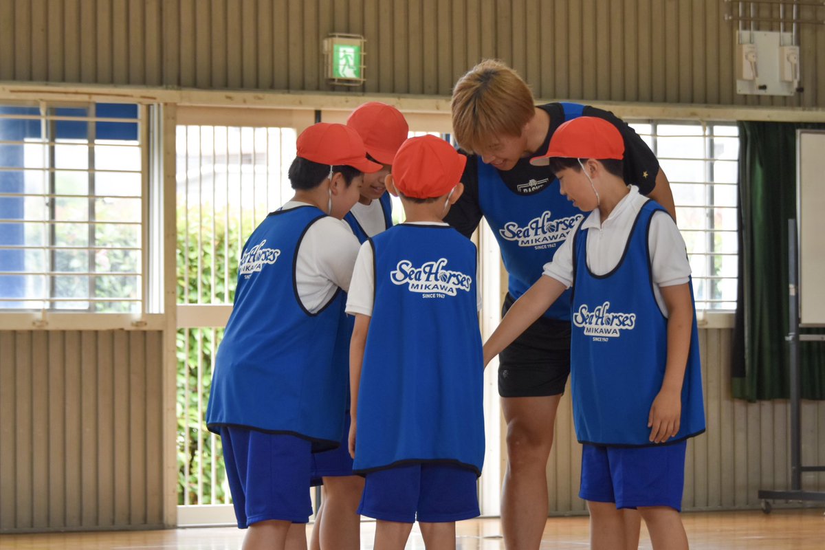 go_seahorses's tweet photo. ✨ホームタウン活動✨
【学校訪問】安城市立安城中部小学校

#19 西田優大選手が安城中部小学校を訪問🏫 
「夢」について真剣な質問やプライベートな質問も飛び交い、活気あふれる授業となりました☺️

▼詳細
https://t.co/ZmRHlDDraP

#西田優大
#シーホース三河 https://t.co/BRHkT1NAQD