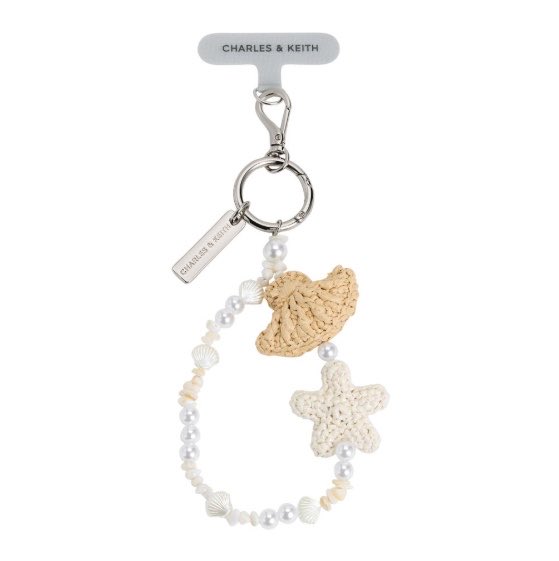 charleskeithR's tweet photo. 𝗟𝗼𝘃𝗲 가득한 김유정 배우가
찰스앤키스의 𝗡𝗘𝗪 앰버서더로 함께합니다.
 
유정님이 착용한 제품들을 지금 확인해보세요!

👜델피나 체인 토트백 
https://t.co/iLZMB7SbTB

👡레인 부츠 샌들
https://t.co/06nHkuIC0v

🐚크로셰 비즈 참
https://t.co/RJn3wf0VRm https://t.co/duWqmq5eoN