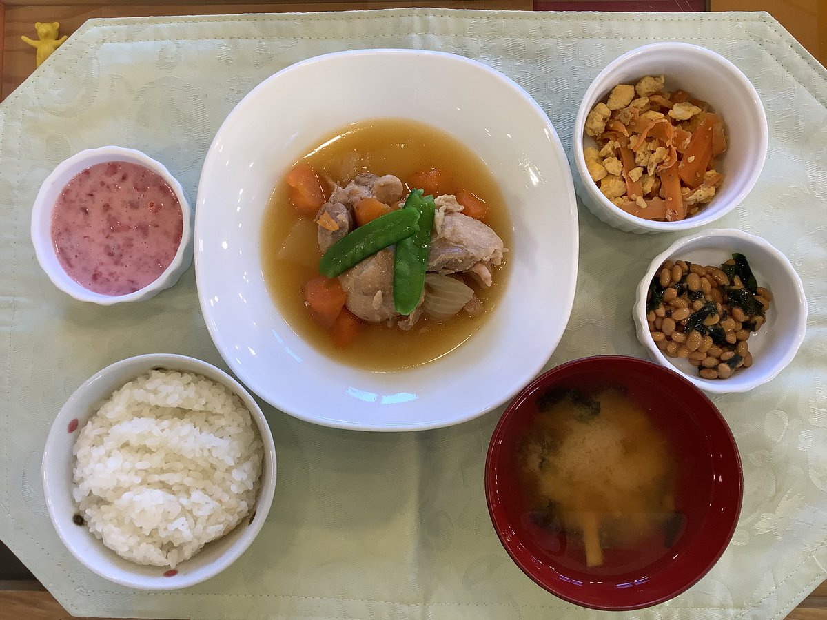 MINNA_TABLE's tweet photo. A：五穀味鶏と新玉ねぎの煮物
B：五穀味鶏のパン粉焼き https://t.co/Gcl6NFiUcA