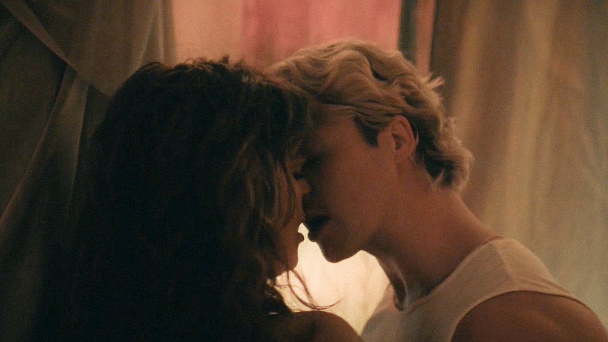 stealmywellsy's tweet photo. Their best makeout scene i swear WHAT WAS THIS https://t.co/PZXQrK4Y8O
