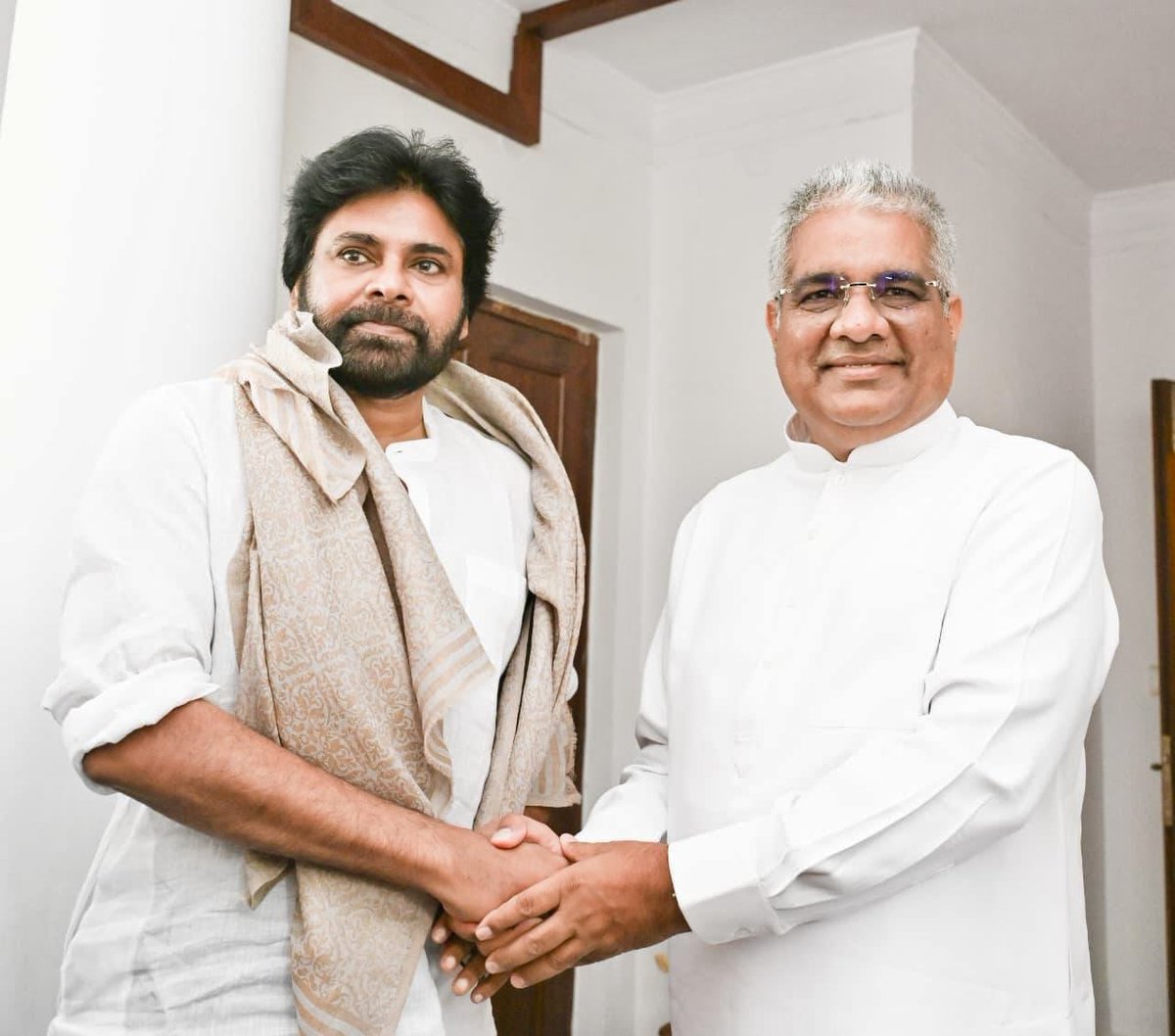 sreekanth324's tweet photo. ఆంధ్రప్రదేశ్ ఉప ముఖ్యమంత్రి శ్రీ @PawanKalyan గారు నేడు ఢిల్లీలో కేంద్ర పర్యావరణ, అటవీ & వాతావరణ మార్పుల శాఖ మంత్రి శ్రీ @byadavbjp గారిని కలిశారు.

ఈ సందర్భంగా రాష్ట్ర సుస్థిర అభివృద్ధి, పర్యావరణ పరిరక్షణ, అటవీ సంరక్షణ మరియు ఆంధ్రప్రదేశ్ అభివృద్ధికి సంబంధించిన కీలక అంశాలపై ఫలప్రదమైన చర్చలు జరిపారు.