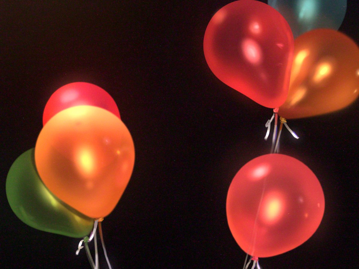 purrrowan's tweet photo. balloons from another scrapped drawing https://t.co/gcG3iljMQ2