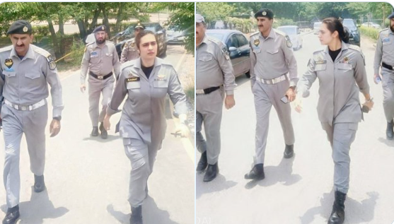 SabeeKazmi786's tweet photo. نوکری کے پہلے دن ہی ٹک ٹاک سے شروعات۔۔۔۔
نئی ٹریفک انچارج https://t.co/8wCpoQA8d0