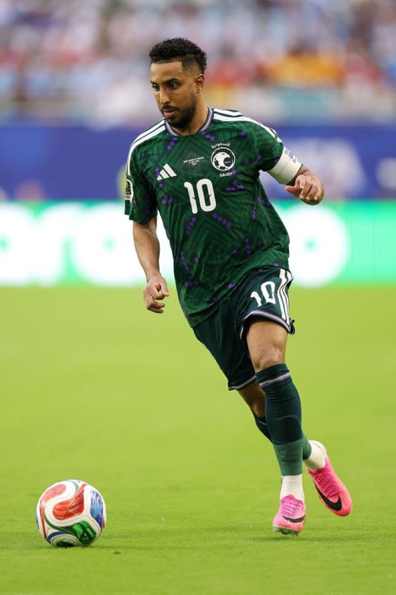 77_Yi7's tweet photo. سالم الدوسري كيف اساسي على حساب خالد الغنام افضل لاعب محلي الموسم الي راح؟ 

كيف يلعب على حساب الغنام يا بشر؟ متى تنتهي المجاملات في منتخبنا؟ https://t.co/FyaFMaAvz3