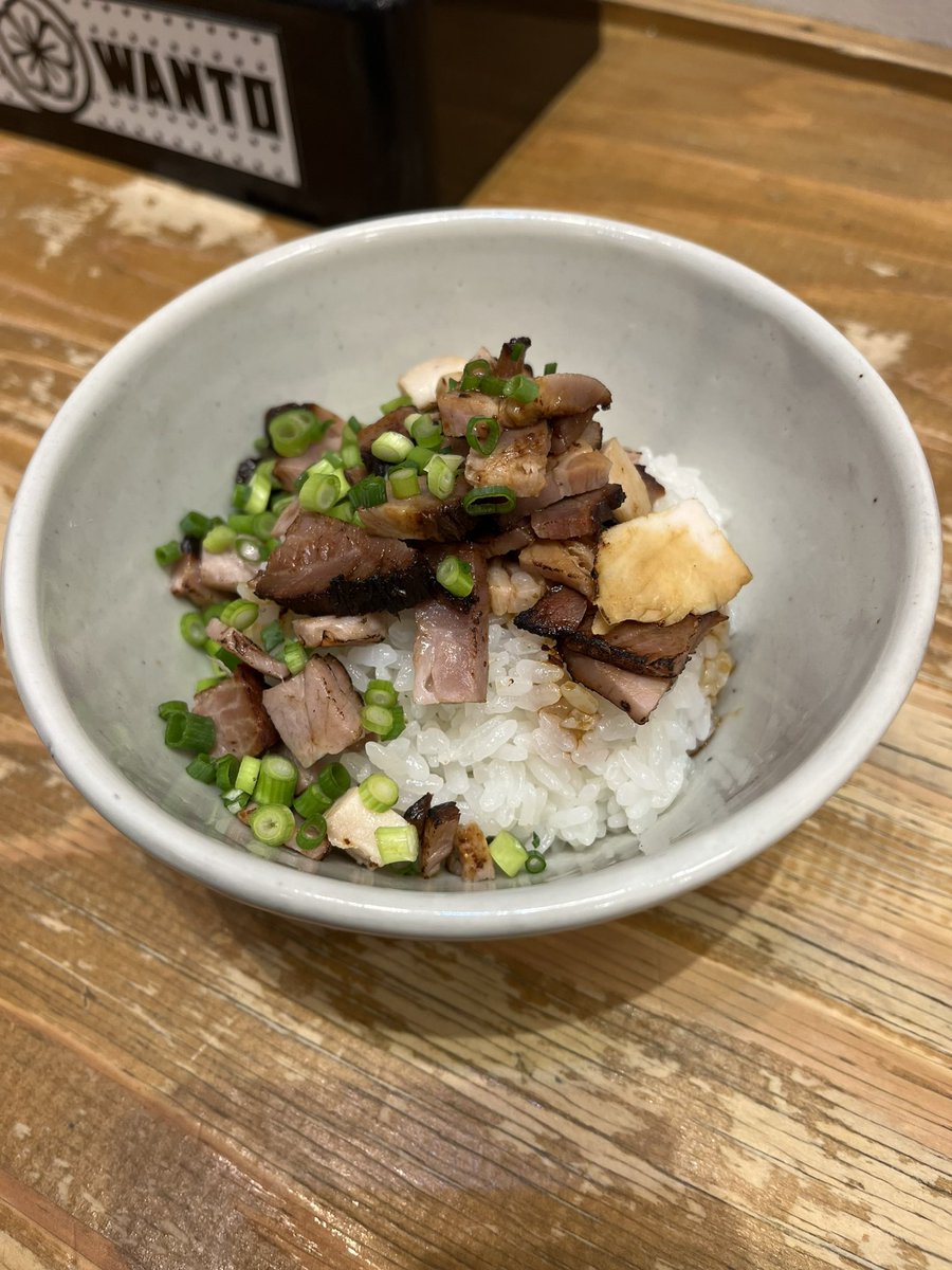 Carmel_74's tweet photo. 麺尊RAGEにて
特製軍鶏そば+炙りチャーシュー御飯

軍鶏の旨味と醤油感が欲しくて
つい行ってしまう。

いつの間にか麻布台ヒルズにも店を出していて、勢いを感じる。
どんなものなのか行ってみたい。 https://t.co/e1ffLP0A6m