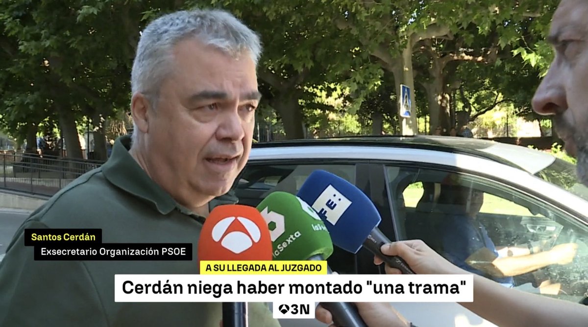 lopezbreamaria's tweet photo. Ayer, antes de que saliera el informe de la UCO que deja meridiano que él manejaba los hilos de la cloaca, Paqui’s husband ponía cara de bueno…
KEBOCHORNOOOOOOO😂😂😂😂 https://t.co/k0i16qOMZd