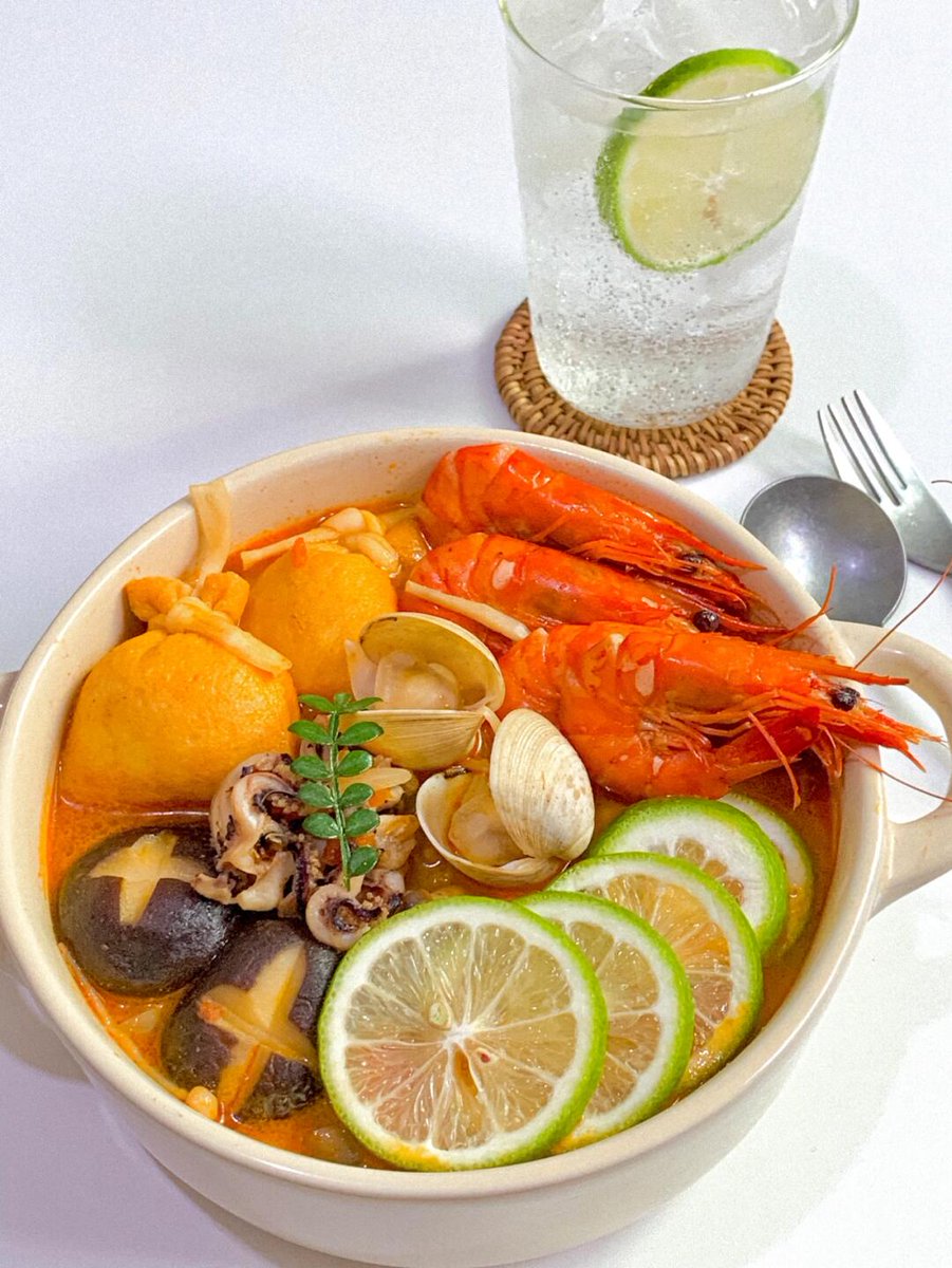 Shanebrn69's tweet photo. Craving bold, spicy flavors Our homemade tom yum goong—Thai iconic hot-sour shrimp soup, brimming with lemongrass, kaffir lime leaves and chili hits just right! https://t.co/qZudSQyU0x