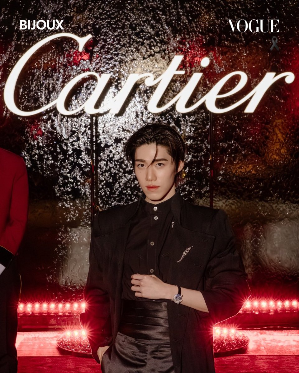 VogueThailand's tweet photo. #VogueBijoux โว้กรวบรวมโมเมนต์ของ ‘พีพี-กฤษฏ์’ @ppkritt @PPKrit_Ent ในงานกาล่าดินเนอร์สุดเอ็กซ์คลูซีฟของ Cartier @Cartier ที่เดินทางมาร่วมเฉลิมฉลองการเปิดนิทรรศการ ‘CARTIER’ ณ National Gallery of Victoria เมืองเมลเบิร์น ประเทศออสเตรเลีย ซึ่งถือเป็นหนึ่งในนิทรรศการเกี่ยวกับเมซงเครื่องประดับที่ใหญ่ที่สุดเท่าที่เคยจัดขึ้นในประเทศ โดยรวบรวมผลงานล้ำค่ากว่า 400 ชิ้น ถ่ายทอดมรดกแห่งการสร้างสรรค์และงานฝีมือของ #Cartier ตลอดเกือบ 180 ปี ภายในค่ำคืนนี้ #PPKritt แบรนด์แอมบาสเดอร์แห่ง Cartier ประเทศไทยปรากฏตัวในลุคโดดเด่นพร้อมเรือนเวลา Métiers d’Art รูปทรงจระเข้ประดับเพชร แซปไฟร์ มาเธอร์ออฟเพิร์ล และมรกตคาโบชอง จับคู่กับเข็มกลัด ‘Fauna and Flora‘ เผยให้เห็นการตีความธรรมชาติผ่านจิวเวลรีอันวิจิตร ก่อนปิดท้ายค่ำคืนไปกับการแสดงสุดพิเศษจาก ‘Stephen Sanchez‘ ที่เติมเต็มบรรยากาศของงานให้น่าจดจำยิ่งขึ้น #CartierThailand #CartierxPPKRIT 

Photo: Courtesy of Cartier