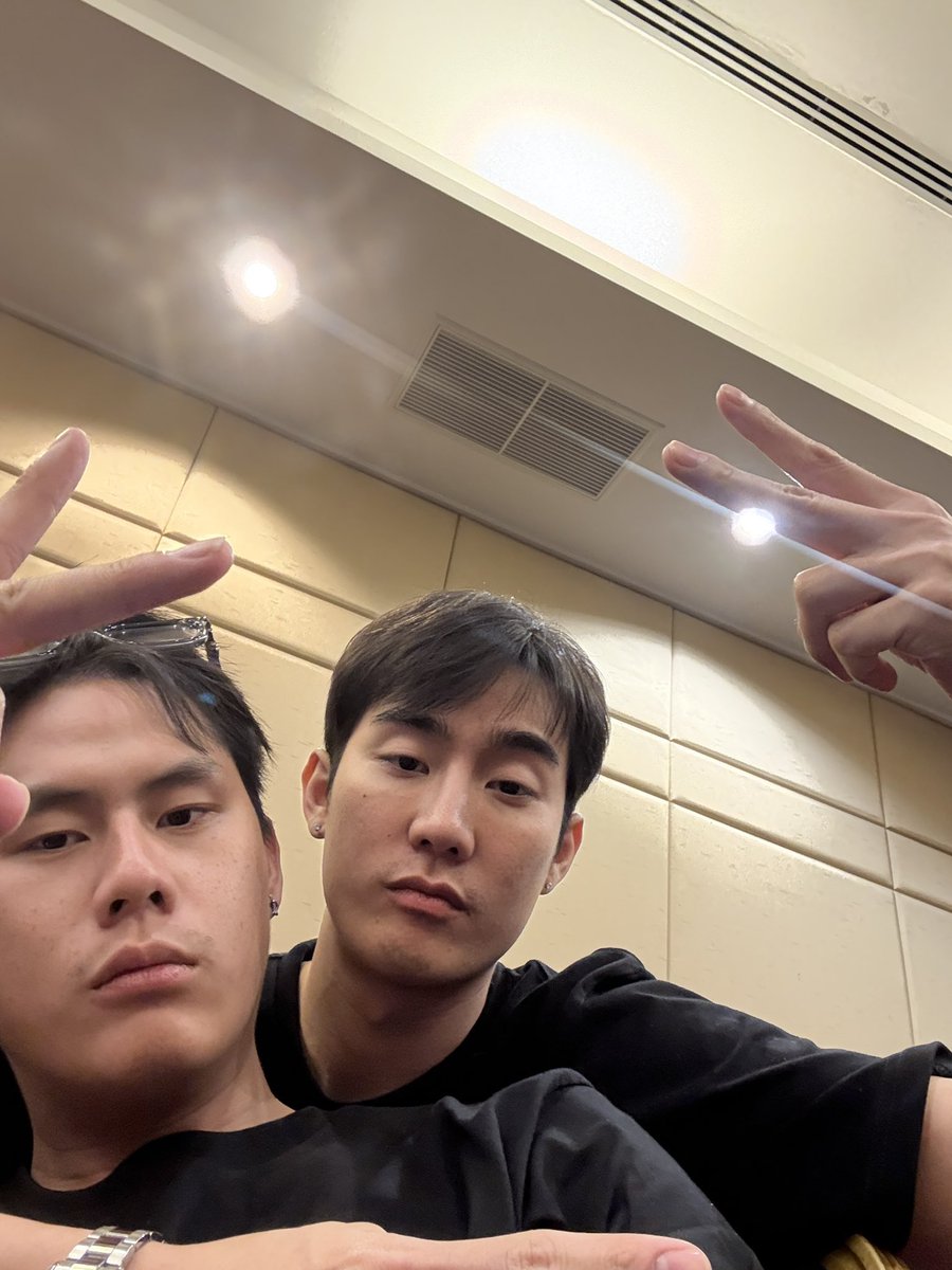 Npun17_'s tweet photo. ฮือออพี่ปป 😭😭 https://t.co/oyDRPgXW04