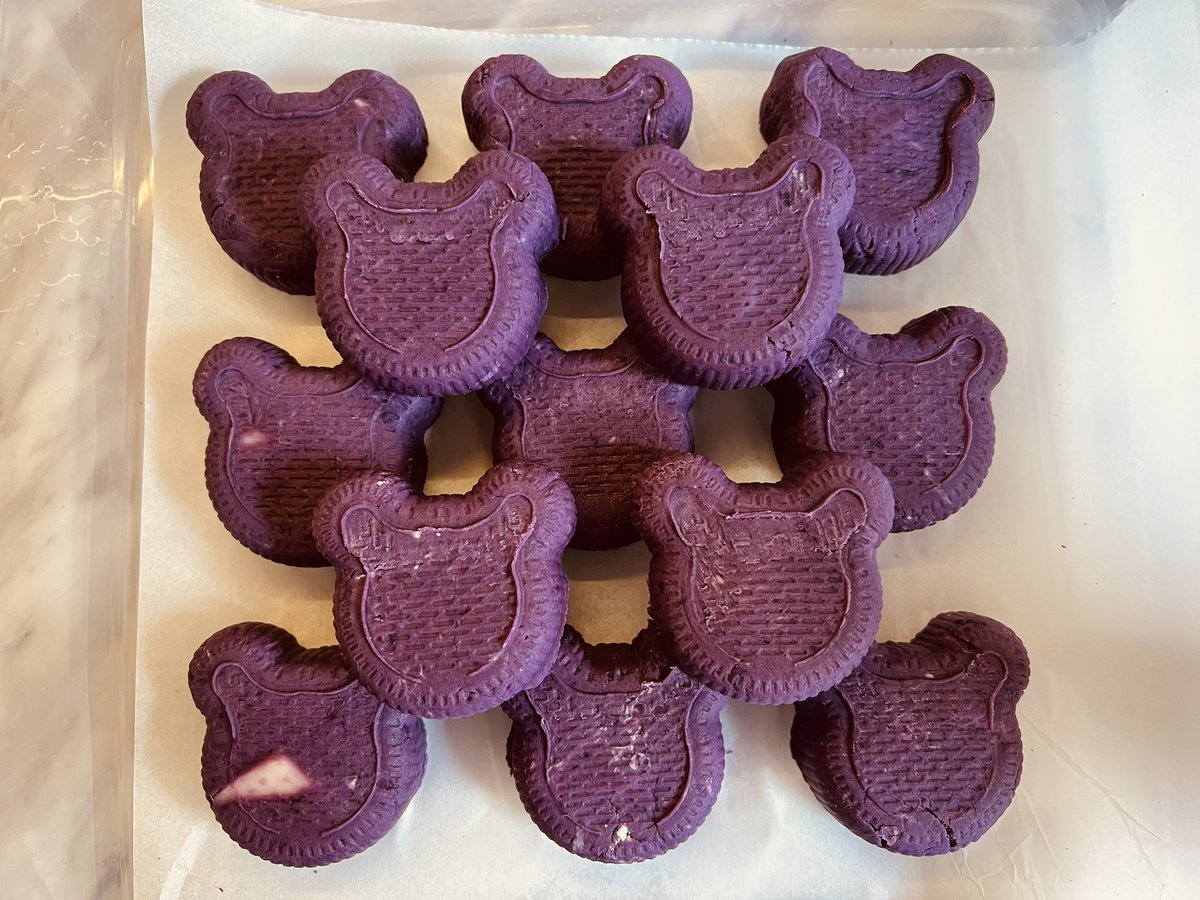 moonahoshinova's tweet photo. Tried to make my own snacks, a purple bear shape using ube and mozarella 🐻✨ https://t.co/DvDJ6ezx00