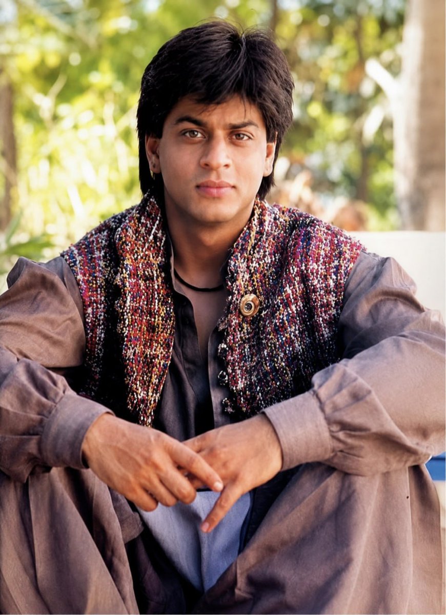 Database412's tweet photo. That 90s SRK boy-next-door charm is still undefeated. https://t.co/h9JeeOEI1Z