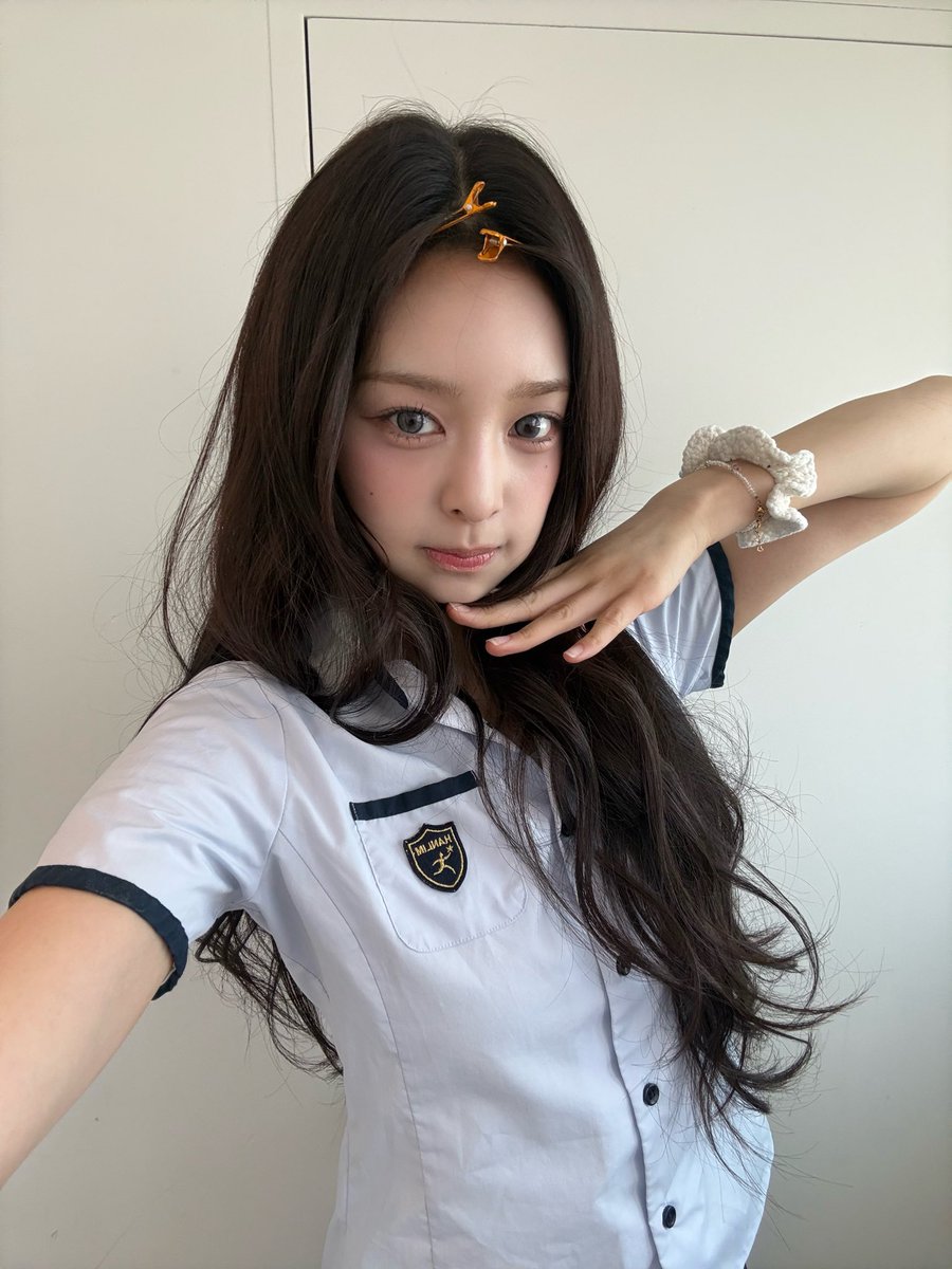 nahyunrang's tweet photo. 260616 프롬 #나현 https://t.co/fJF5ZxCuSX