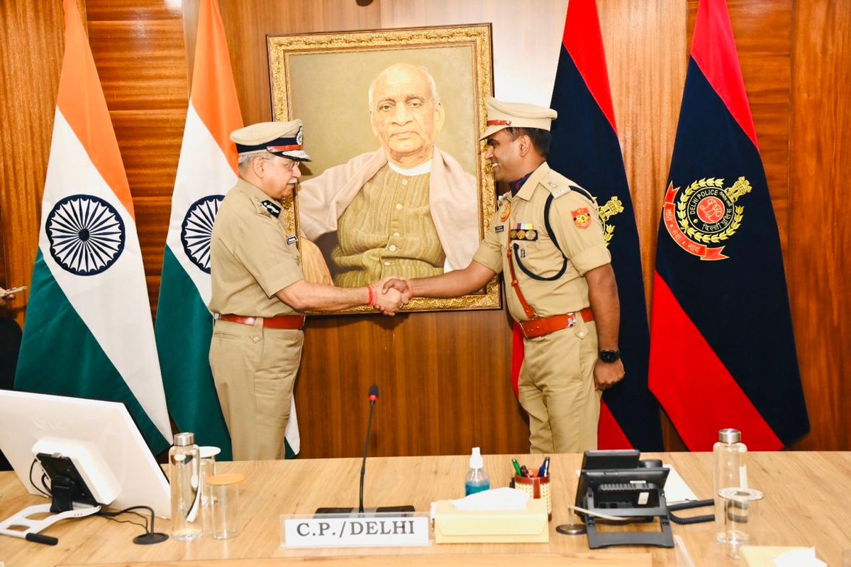 DCP_Anand's tweet photo. By the God’s grace and with the blessings of my parents, i got inducted to the Indian Police Service(IPS).

Heartfelt thanks to Worthy CP/Delhi Shri Satish Golchha, IPS sir and Special CP L&amp;O Zone ll Shri Neeraj Thakur, IPS sir for pipping ceremony.

Beyond grateful 🙏🏼 https://t.co/yzuDP6x24f