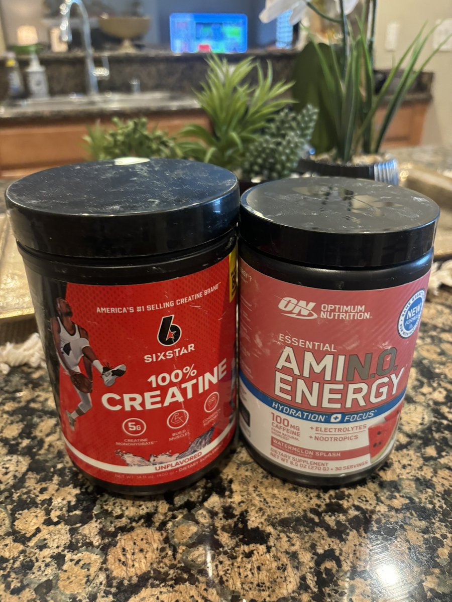 DANAFLEYSER2's tweet photo. Me preparé mi menjunge y vamos #Aminos y #Creatina y pa la montaña #HikingTime hoy es nuestro sábado ya saben 🥾⛰️🐶🐶🐶❤️ https://t.co/KbBqRgocrH