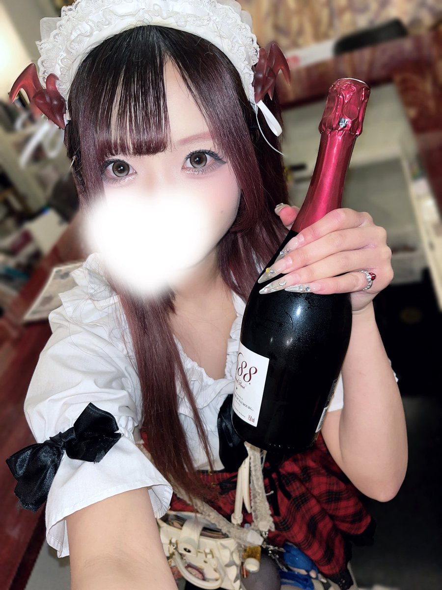 meltybrown_akb's tweet photo. 🧸🎀✨

さよりちゃんの素敵なご主人様から1688ロゼ🍾🥂✨✨ありがとうございました♪

ラストワンタイ、まだまだお待ちしております✨

#コンカフェ　#秋葉原コンカフェ https://t.co/3hJKBhzSyY