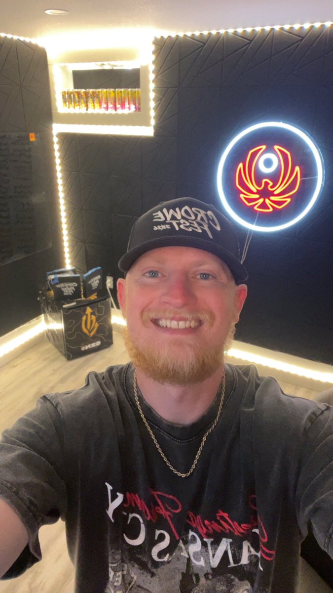 CroweGamingg's tweet photo. Weekend recap for @FreshCroweFest !

We had a blast, also have some news over some merch 👀 

Let’s have a day! 

https://t.co/F4HRhtMn1a https://t.co/51ns68F1hB