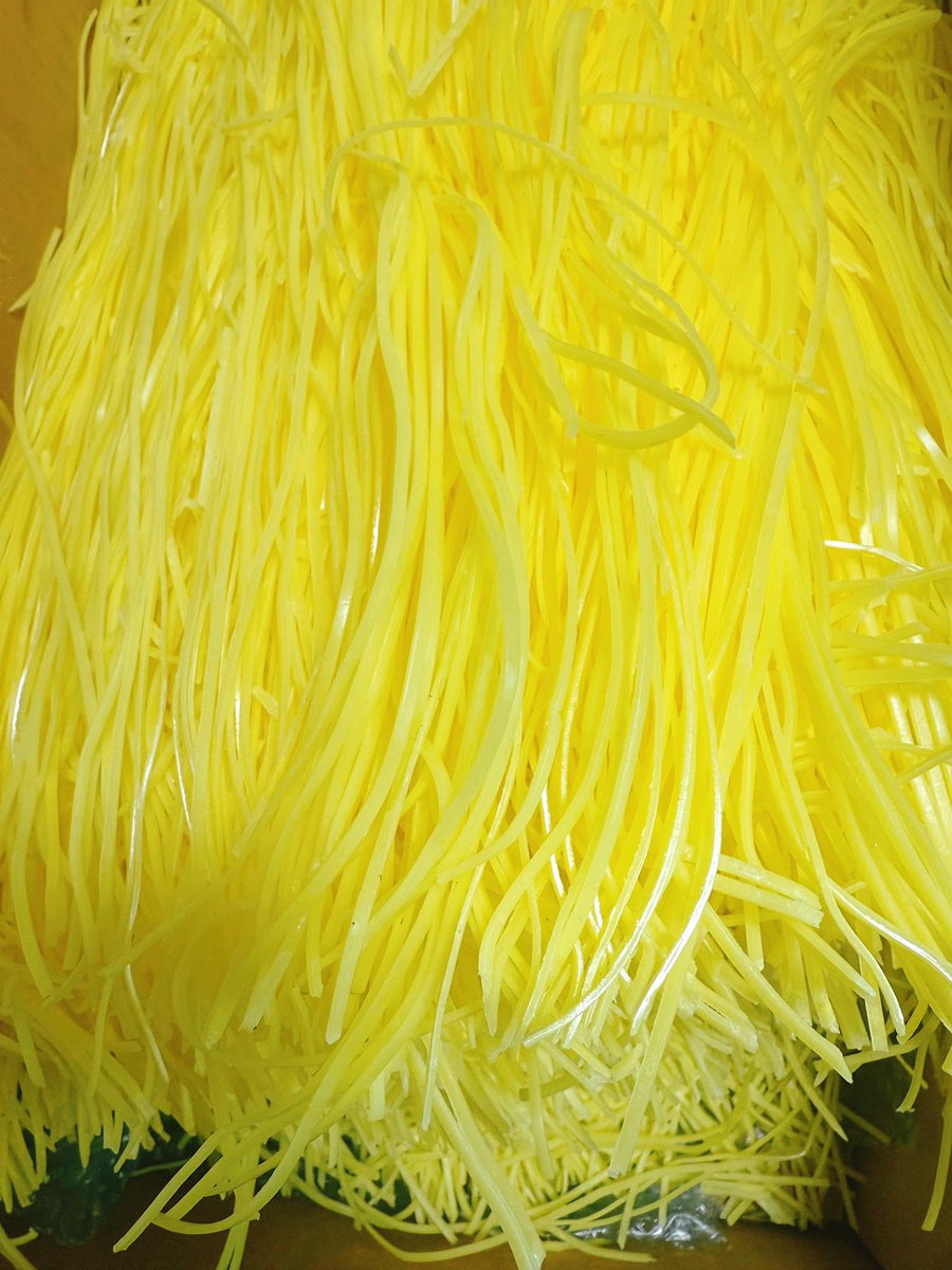 yamatosample's tweet photo. ラーメン体験で大量に使用するラーメンの麺。アッと言う間に無くなってしまうので絶えず作成しています。今回300食分（作成）作りましたが夏休みまでは持たないでしょうか💦

#大和サンプル製作所
#大和サンプル製作所
#ミンネ
#クリーマ
#メルカリショップ https://t.co/cNcn7HBYHo