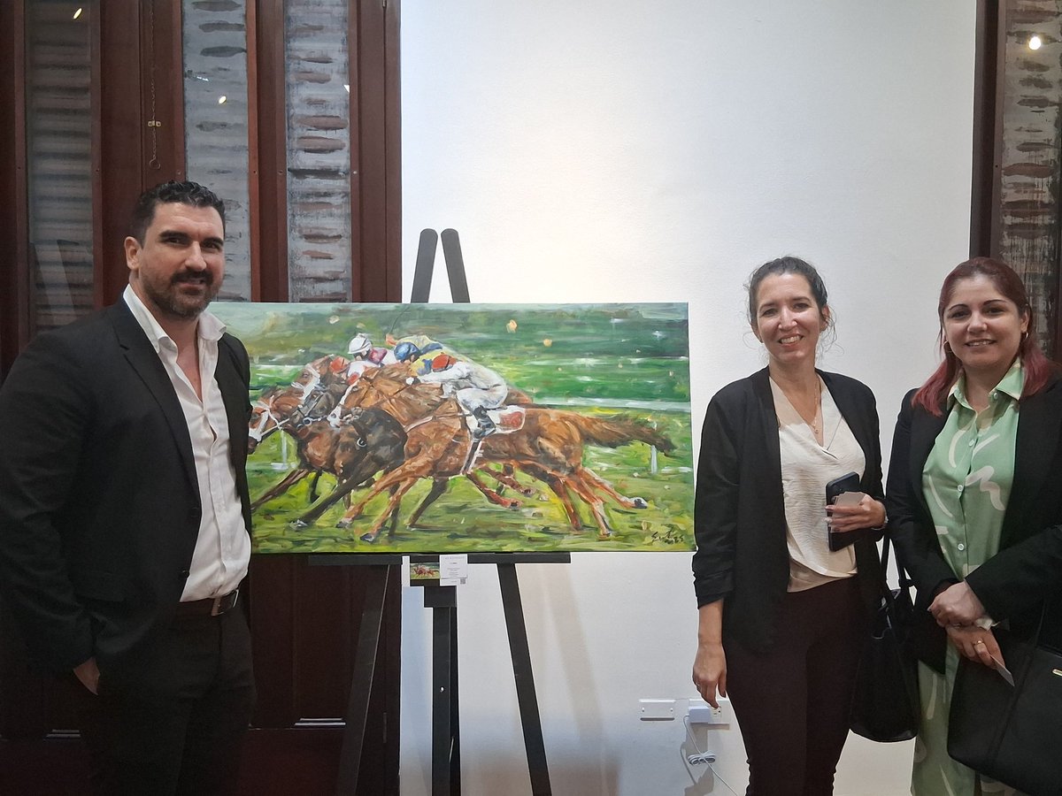 Orestes_PP's tweet photo. Ernesto Córdova, pintor cubano radicado en #Panamá 🇵🇦 , es parte de la muestra expositiva inaugurada ayer en la Casa de la Municipalidad del Casco Viejo, titulada "Ecos de Panamá: siete miradas latinoamericanas entre paisaje y memoria", la cual podrá ser visitada hasta el 30/6. https://t.co/6ogHc9S3ON