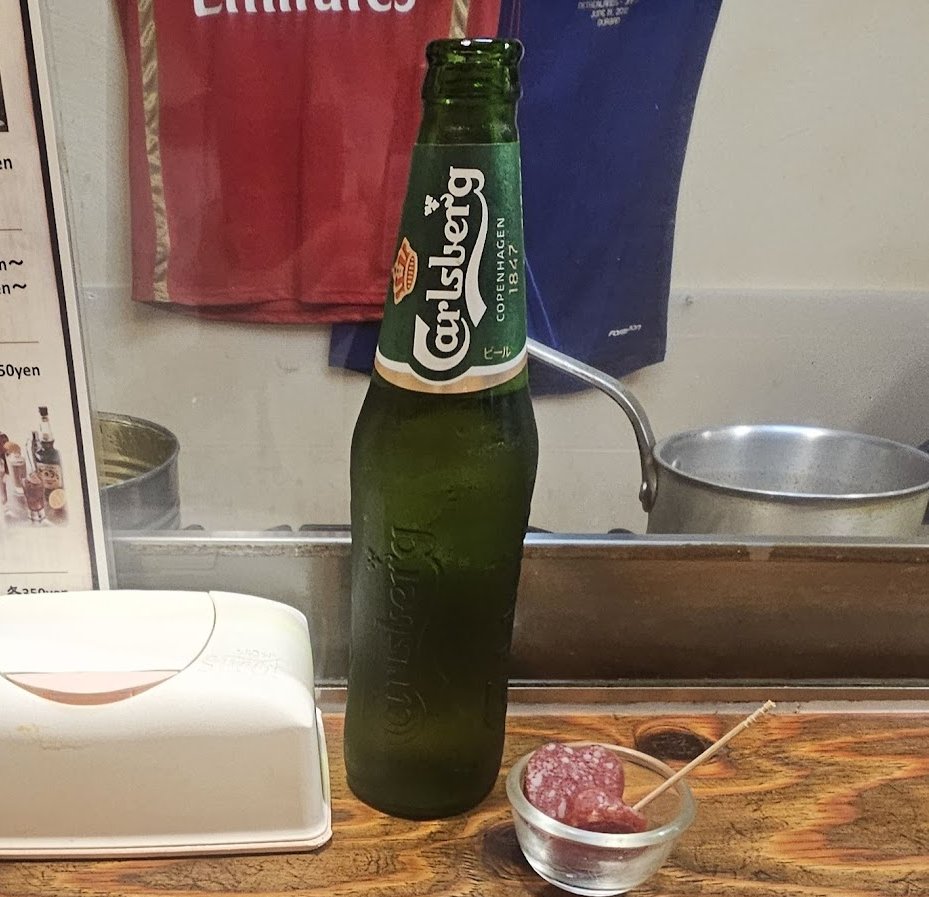 yama31183's tweet photo. 6席しかない小さなバル「Petit2」で、エビのアヒージョを食べて酒飲むの、楽しいぞ。
先日のひとこま。
#Petit2 https://t.co/58LAud2Hnw