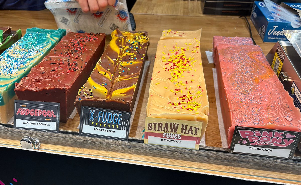 CBLiteracy's tweet photo. Who’s out there getting fudge on the con circuit? https://t.co/1FUvR4AVcc