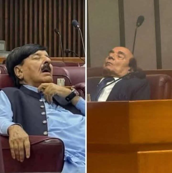Aftab_yousufzai's tweet photo. مبینہ طور پر ان زندہ لاشوں کی تنخواہ میں %600 اضافہ ، بنیادی تنخواہ 519,000 ، نئے بجٹ میں اضافی مراعات و الاؤنسز کی بھرمار، رہائشی سہولت، سرکاری پارلیمنٹ لاجز میں مکمل فلیٹ، یا کرایہ کی صورت میں ڈیڑھ لاکھ ماہانہ ہاؤسنگ الاؤنس،  بجلی، گیس، پانی، پٹرول مفت۔۔۔۔ https://t.co/5rJZ3h05Tw
