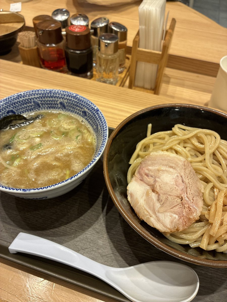 trg8404's tweet photo. おすすめと聞いて https://t.co/VAJNrkoYV1