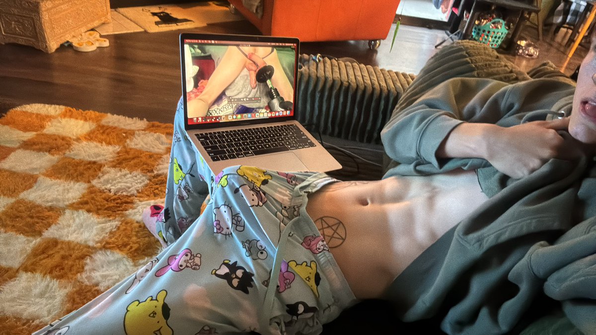 alphaking422's tweet photo. Play with me while I edit my porn???
#OnlyFans #Bi #Pridemonth #Furry #Bottom #twink

https://t.co/TetZaxntMS https://t.co/haGdjt2r0E