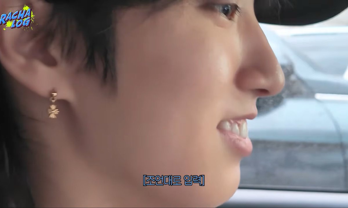 daisyforhan's tweet photo. hyunjin really out here giving us the best jisung shots grateful for your service my king https://t.co/hquBTBYuss