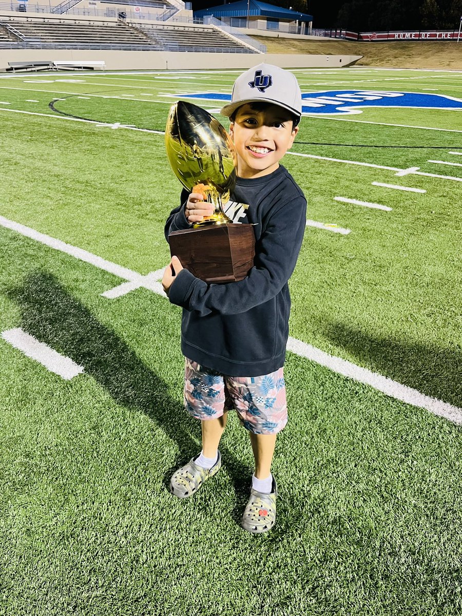 AarrhonFlores's tweet photo. Happy Birthday Zane! 9yrs! Gods is good! You have grown so much this year! Praying you have the BEST DAY today! Love you son! #Turning9 https://t.co/B0YQahhVRy